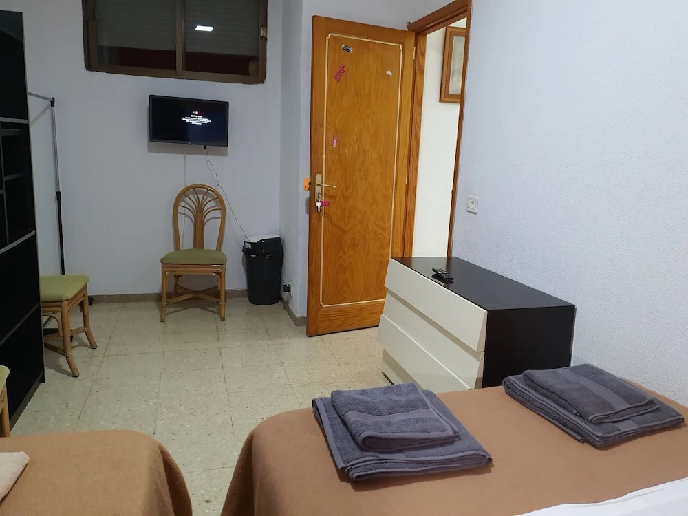 Budget Rooms at Jumbo (15 minutes walk)