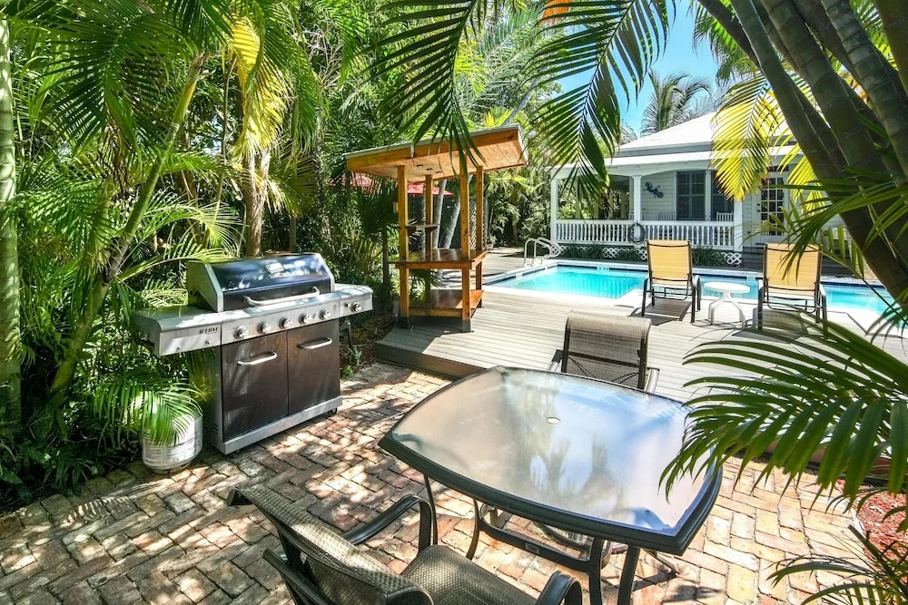 Papa's Hideaway