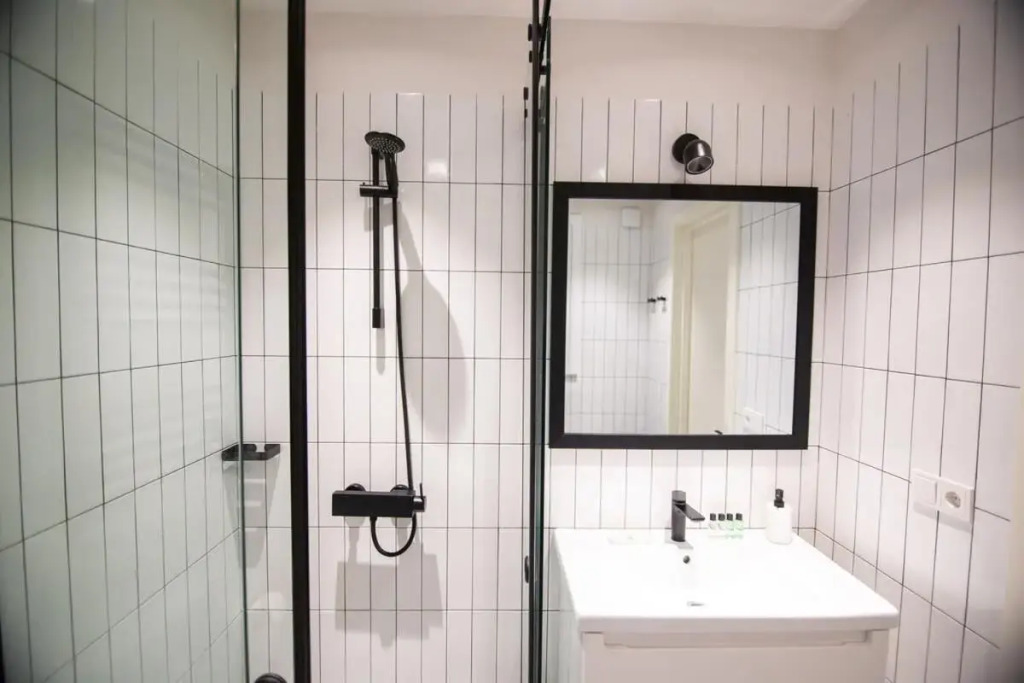 Cozy 1BR Apt Old Batumi