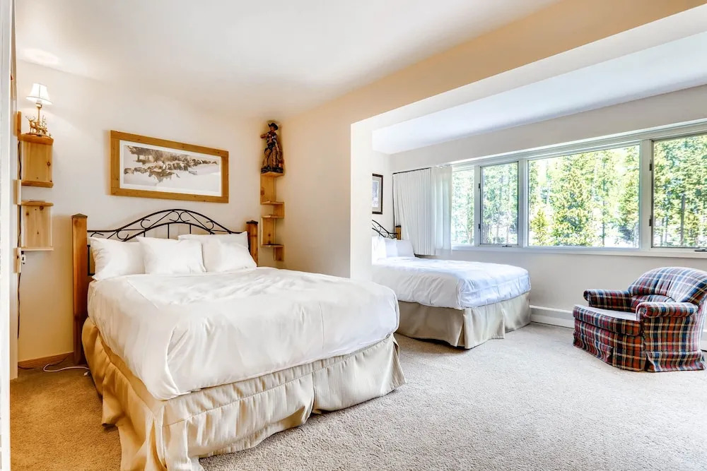 Spacious Penthouse 3br ~no Cleaning Fee~kids Ski Free! 3 Bedroom Condo by RedAwning