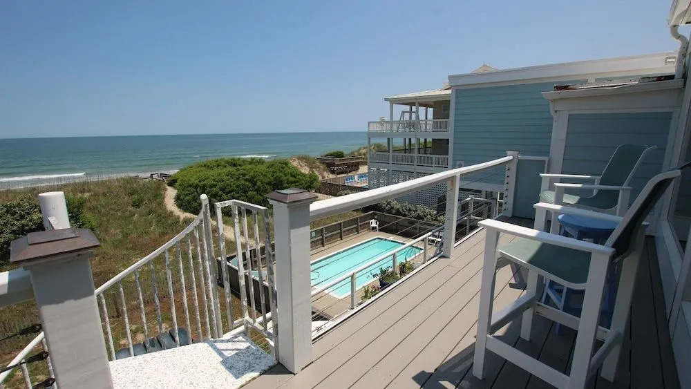PiraSea - 6 Br home by RedAwning