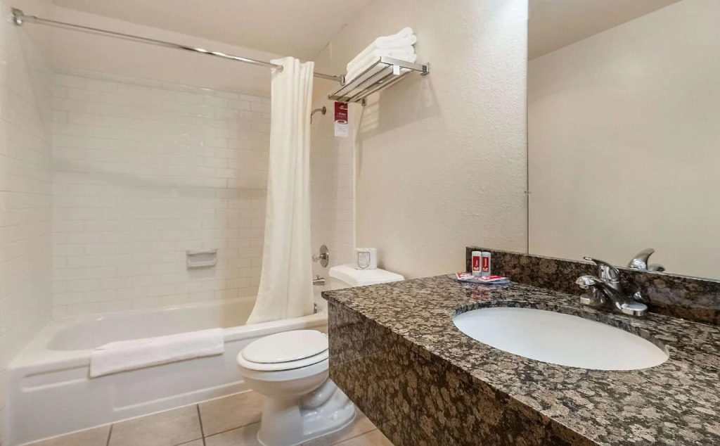Econo Lodge Inn & Suites Hillsboro - Portland West