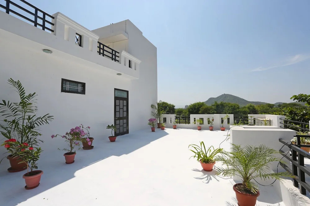 OYO 9715 Home Hill View Airport Road Udaipur