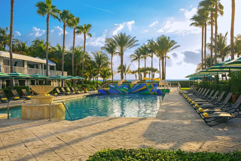 Kimpton Surfcomber Hotel by IHG