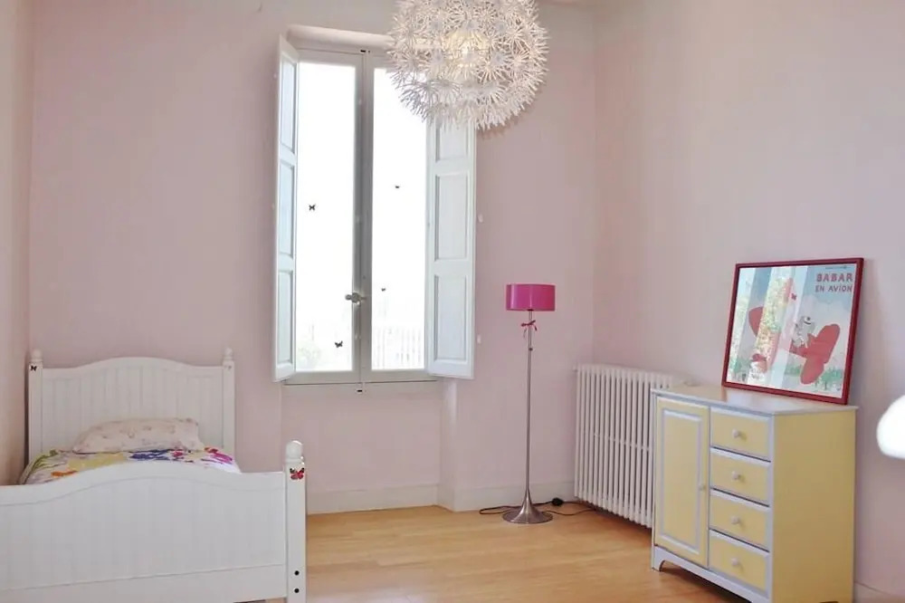 Villa croix du sud with swimming pool and park in Marseille Chalet 4