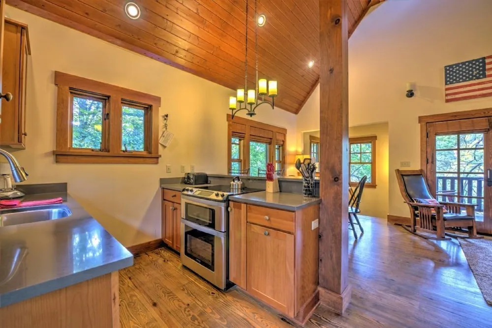 Chickadee's Hatch - 1 Br Cabin