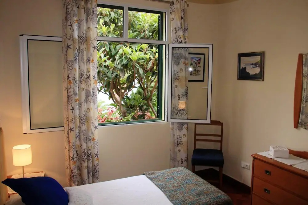 Bungalow with 2 Bedrooms in Sâo Martinho, Funchal, with Wonderful Sea View, Enclosed Garden And Wifi