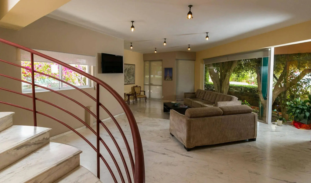 Elotia Hotel