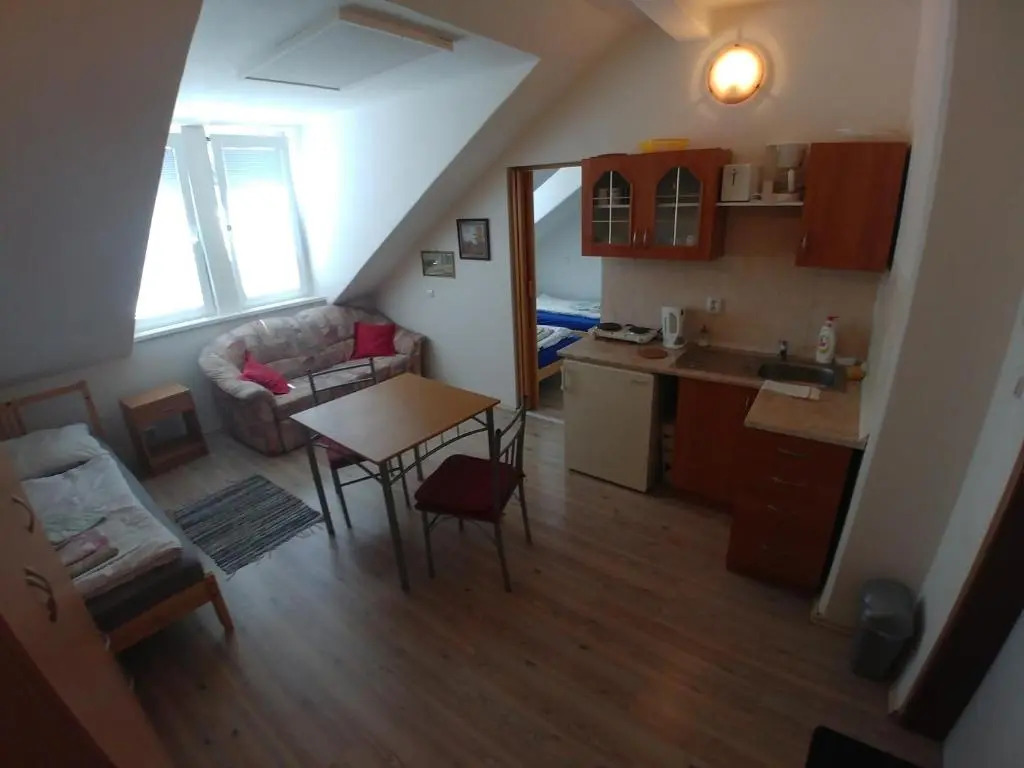 Kv Apartmans Varsavska