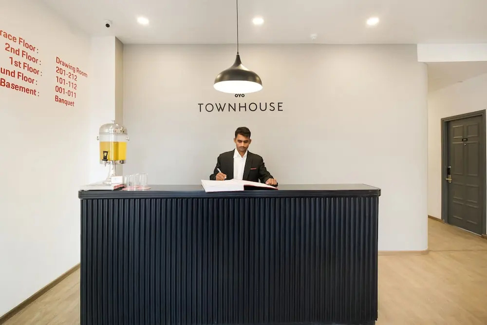 Townhouse The Awadh Airport
