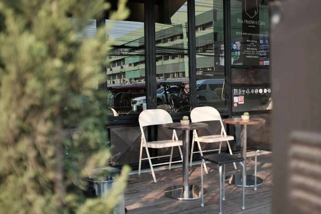 Box Hostel N Cafe
