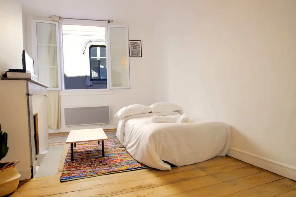 Rustic Flat in the Heart of Bayonne