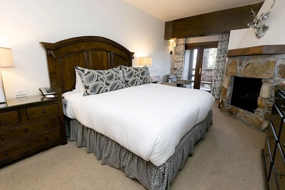 Luxury Four Bedroom Multi-Level Townhouse with Hot Tub
