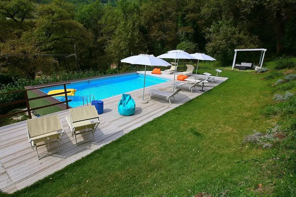 Spacious Villa With Pool in Fabriano Italy