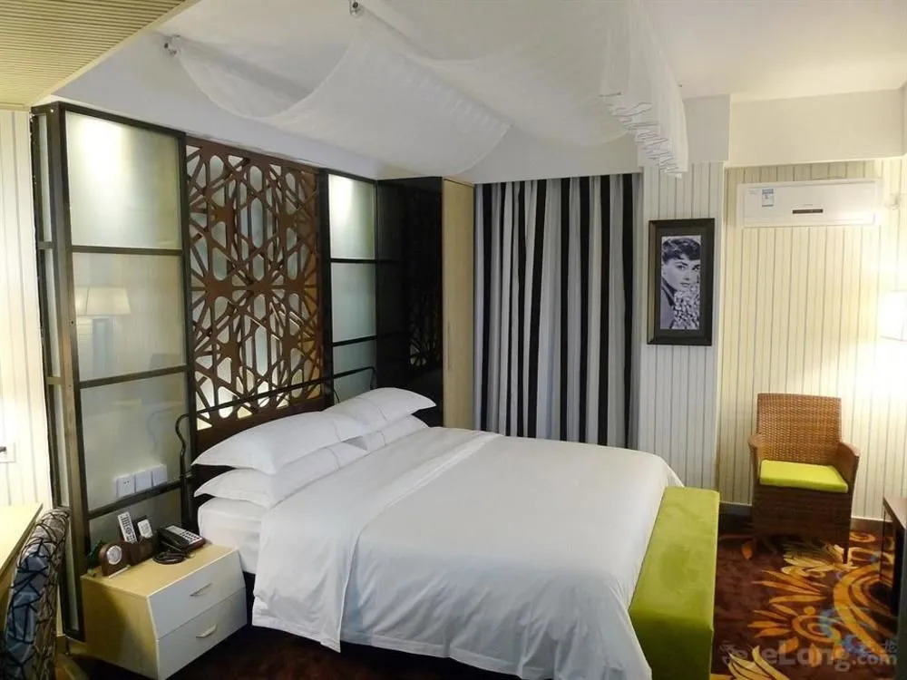 CN Holiday Hotel
