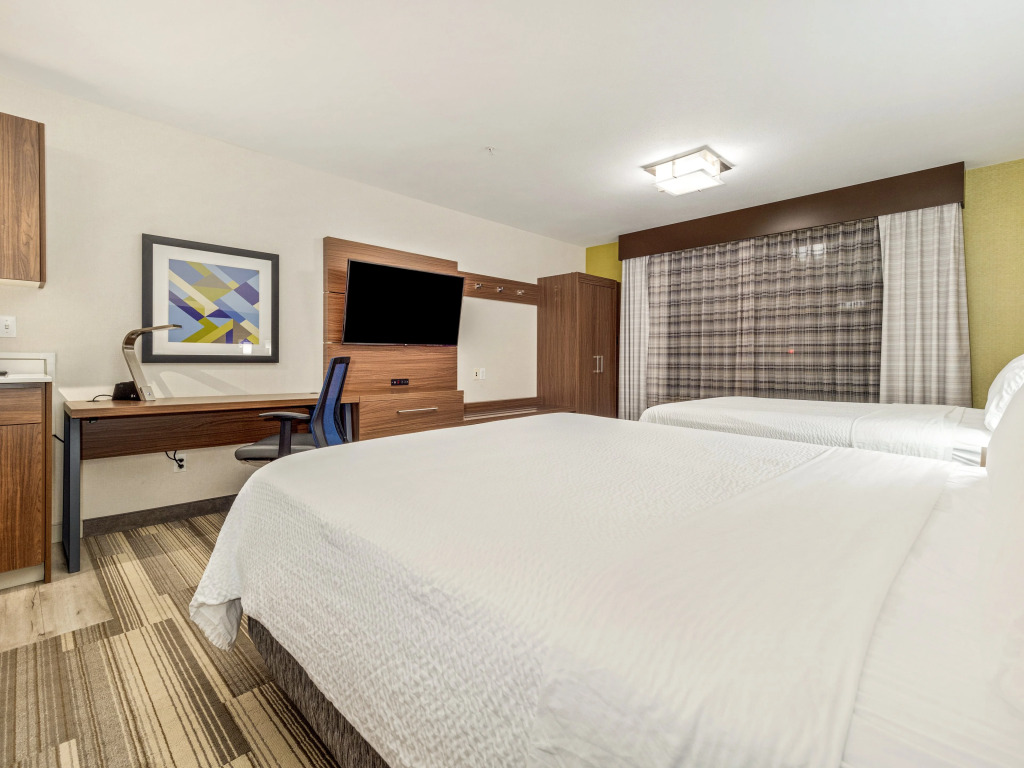 Holiday Inn Express & Suites Medicine Hat by IHG