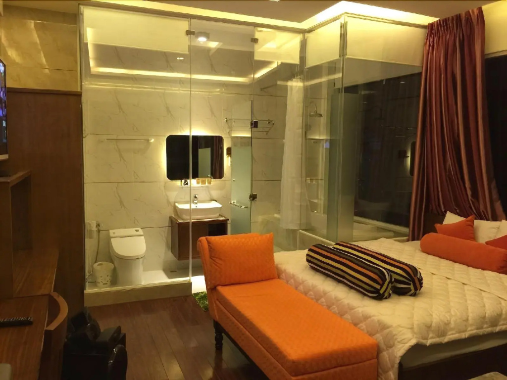 Art Deluxe Hotel