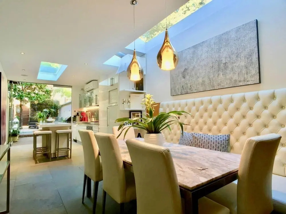 3 Storey Home Close Walk To Fox Studios SCG & City