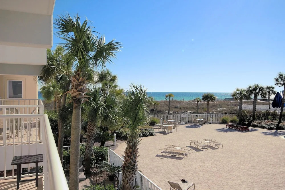 Gulfside 204 - 3 Br condo by RedAwning