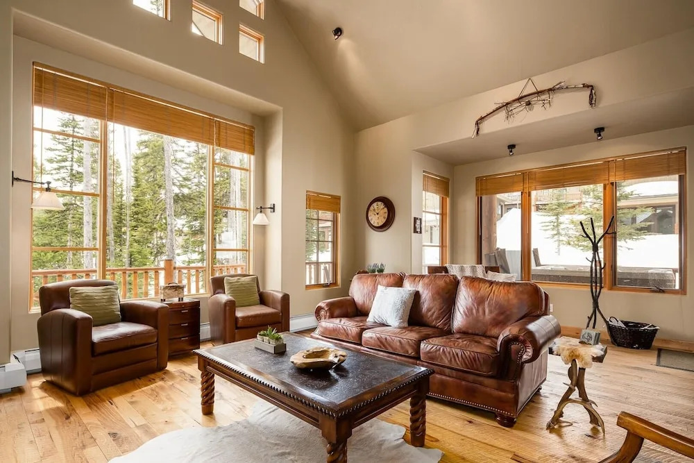 5 Hidden Trail 4 Bedroom Home by Moonlight Basin Lodging