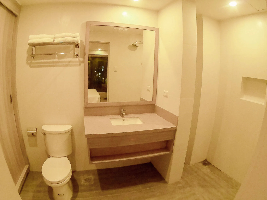Mabolo Royal Hotel