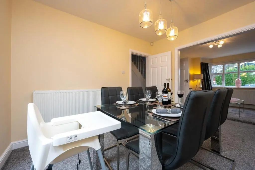 Sweetbriar - Stylish 4-Bed close to NEC, Airport, JLR, Solihull