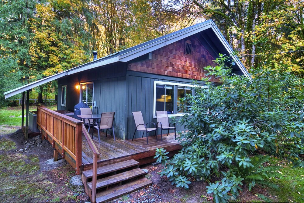 Riverside Ranch - Two Bedroom Bungalow with Hot Tub