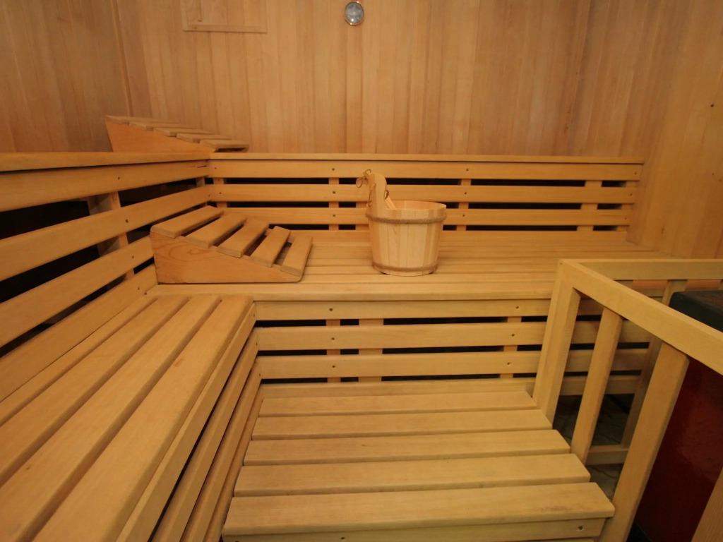 Pleasant Apartment with Sauna, Terrace,Garden,Darts, Parking