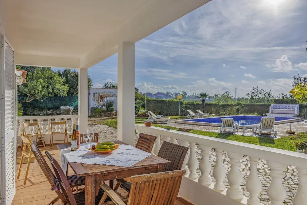 Muxima in Quelfes With 3 Bedrooms and 2 Bathrooms