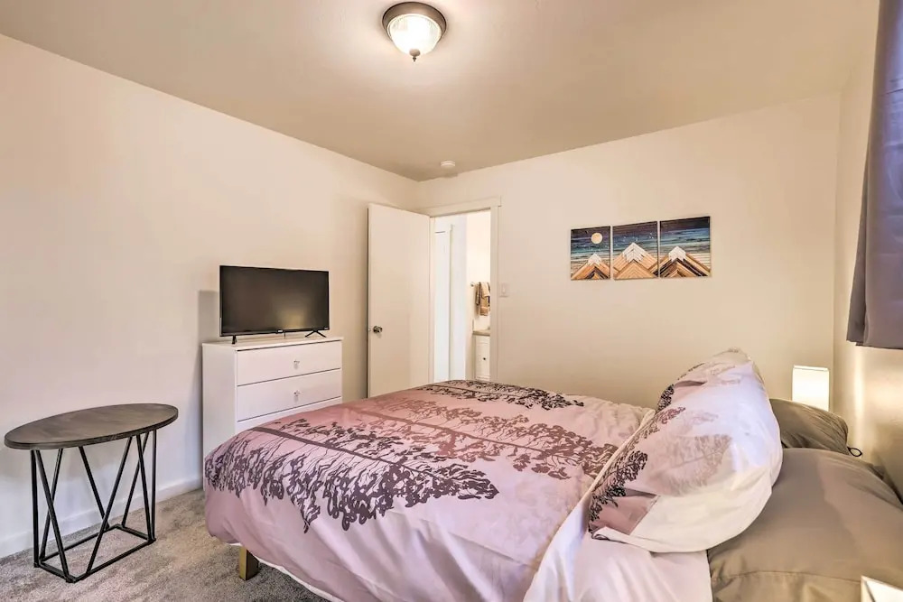 Steps to Dillon Reservoir: Mtn-view Condo