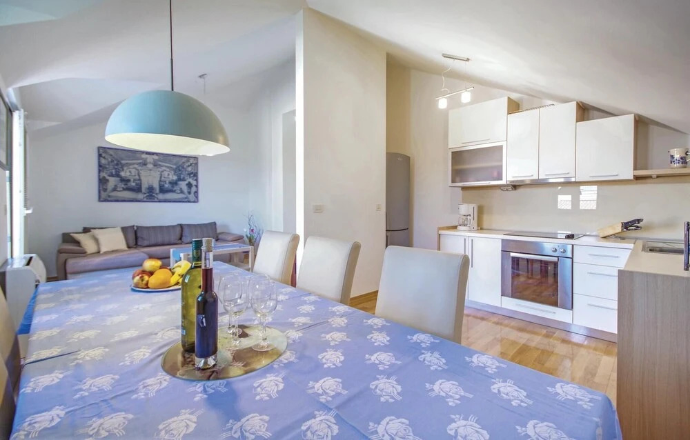 Beautiful Home in Makarska With Wifi and 2 Bedrooms