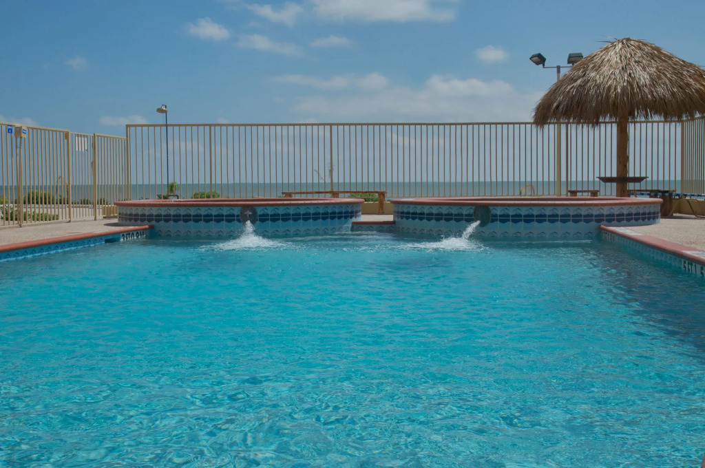 Holiday Inn Express & Suites Galveston West-Seawall by IHG