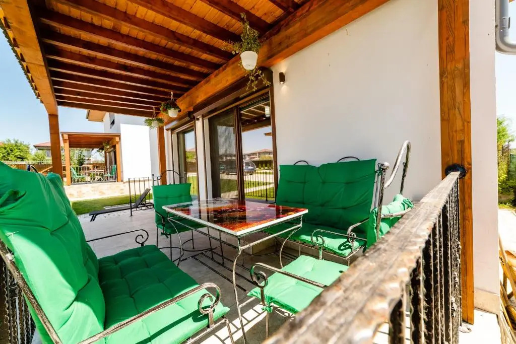 4H Villas