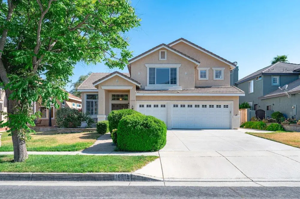 Bright Designer Home w Pool Near Everything