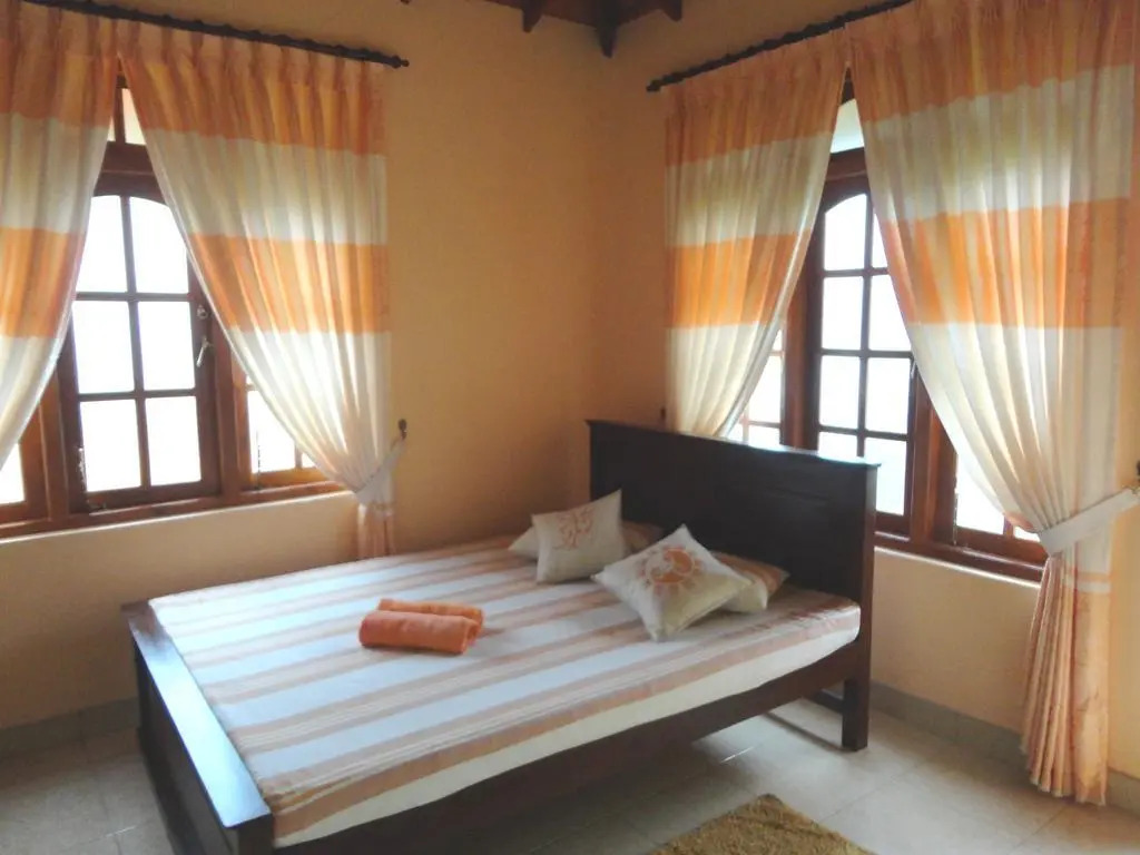 Nilmini Villa