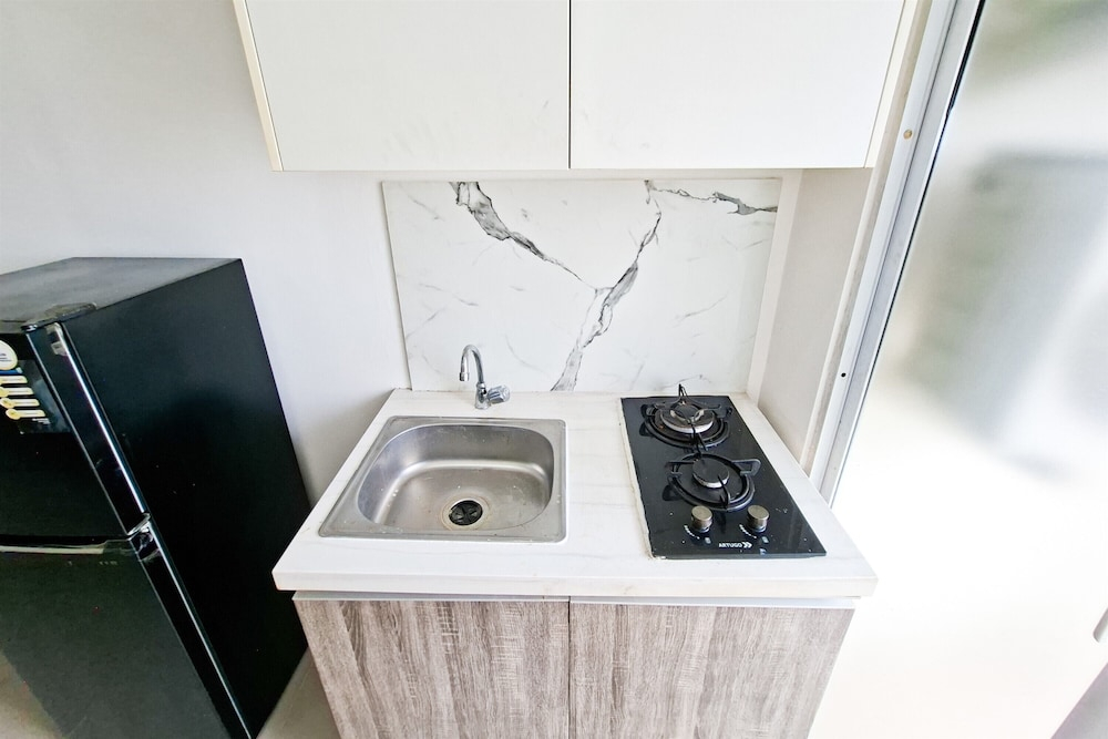 Studio Apartment Near Bojong Indah Station At Vittoria Residence