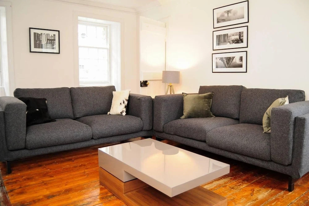 Beautiful Bohemian 2BR flat in the Cowgate