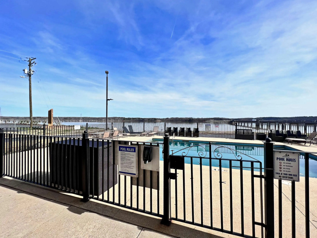 Clarion Pointe on the lake Clarksville-South Hill West