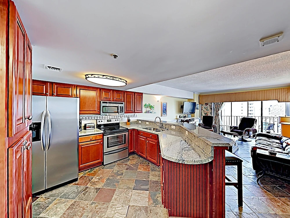 New Listing! Oceanfront Condo W/ Pools & Hot Tubs Condo