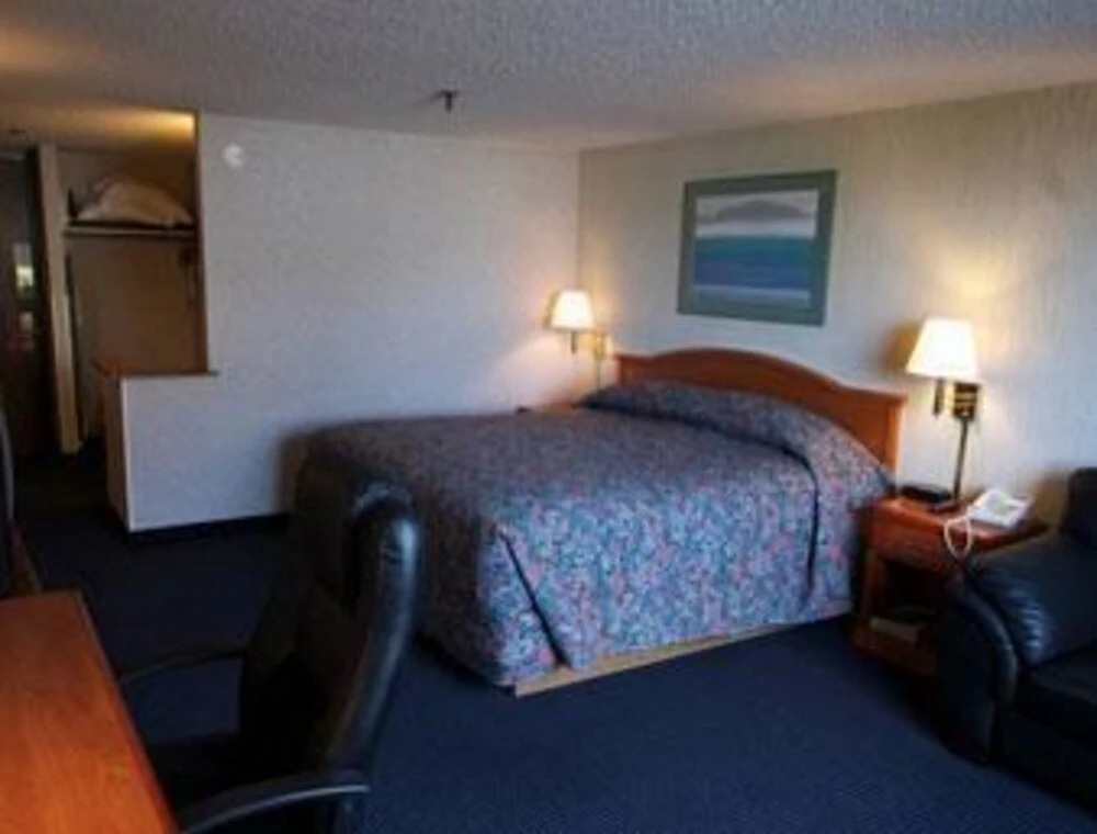 Elk Grove Hotel