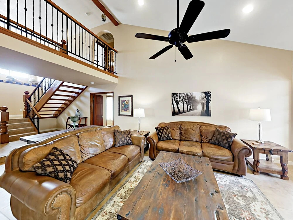 Inviting Central Scottsdale Stunner - 5 Br Home