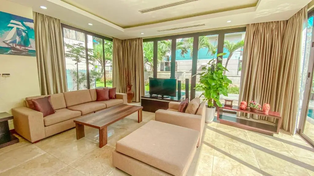 Relaxing Villa Close To The Beach