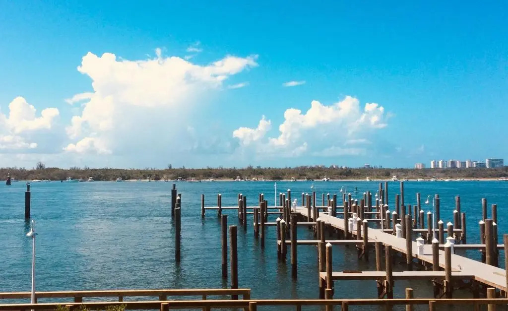 Dockside Inn & Resort