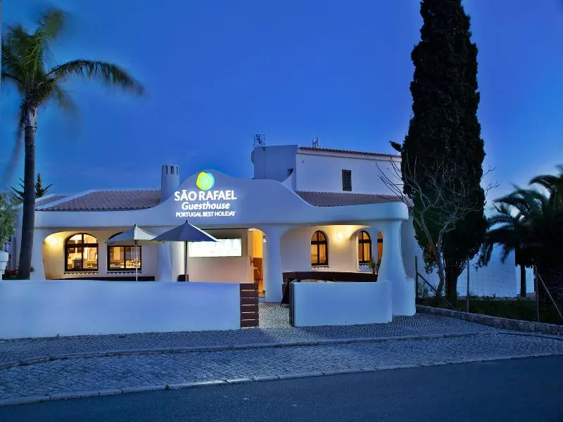 Luxury Villa Heated Pool, walk to São Rafael Beach, Albufeira