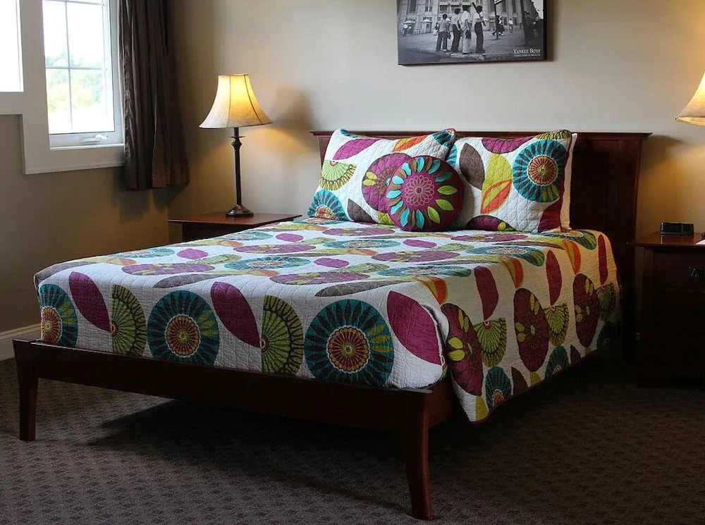 The Meadowlark Inn