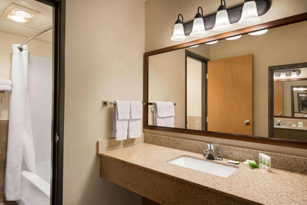 AmericInn by Wyndham Detroit Lakes