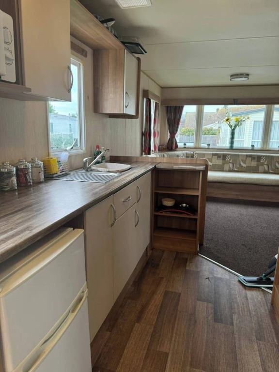 3 bed With Balcony on Lido Beach