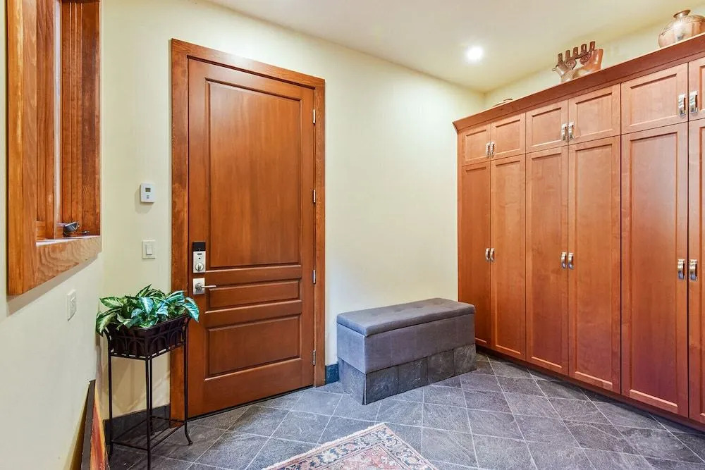 Luxury Mountain Retreat | Lake Views, Deck + BBQ | Pool Table & Chef’s Kitchen