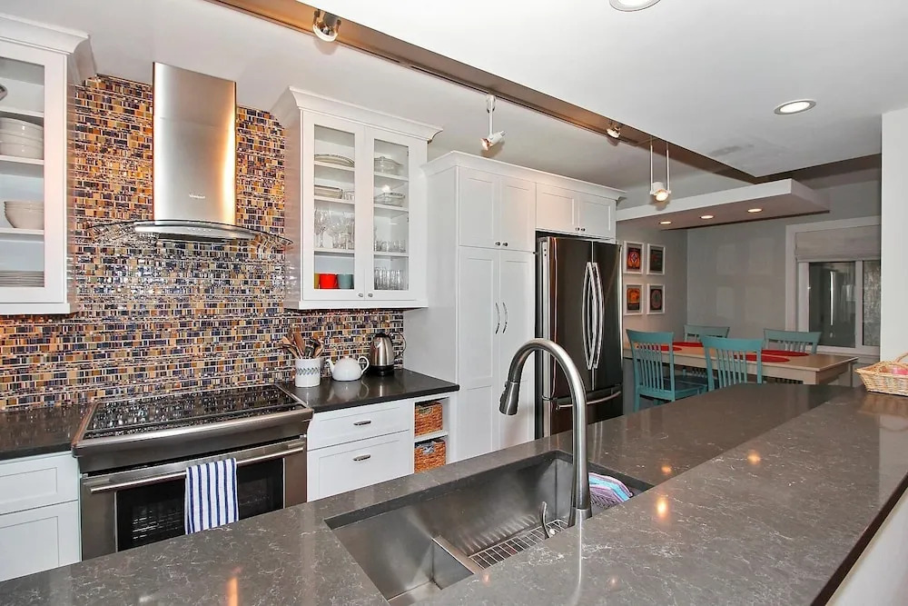 Land's End 405 Building 7 Amazing Beach Views / Fully Updated