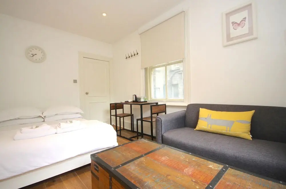 Cosy Central Soho City Studio Apartment